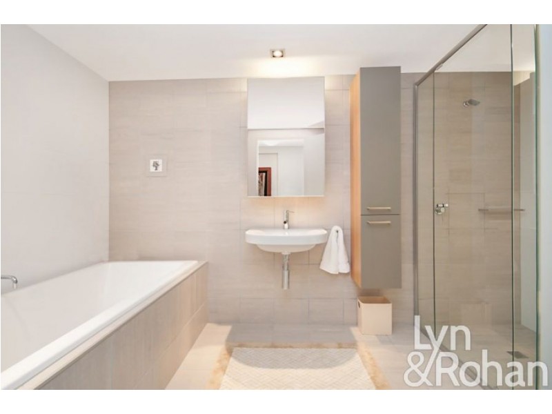 2104/6 Mariners Drive, Townsville City QLD 4810