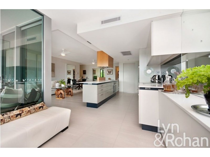 2104/6 Mariners Drive, Townsville City QLD 4810