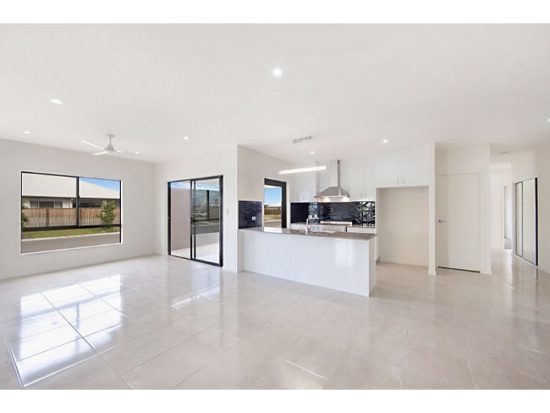 83 Sunhaven Boulevard, Burdell QLD 4818