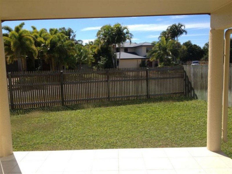 Bushland Beach QLD 4818