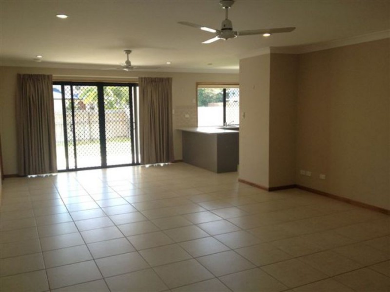 Bushland Beach QLD 4818