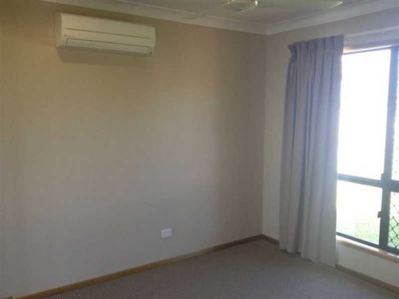 Bushland Beach QLD 4818