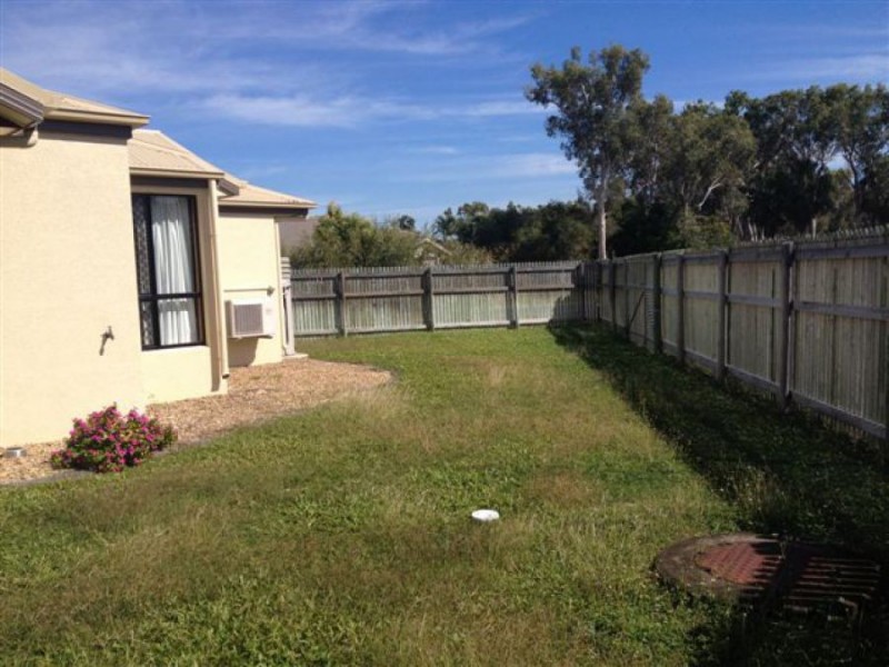 Bushland Beach QLD 4818