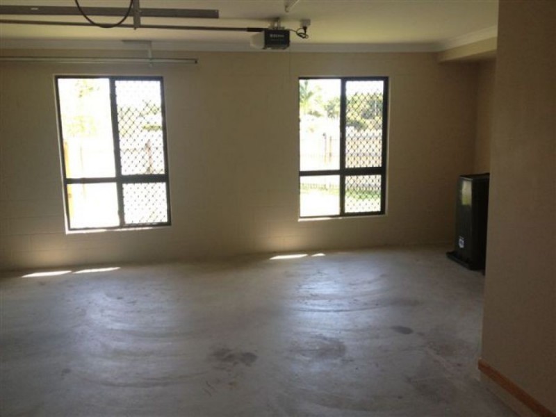 Bushland Beach QLD 4818