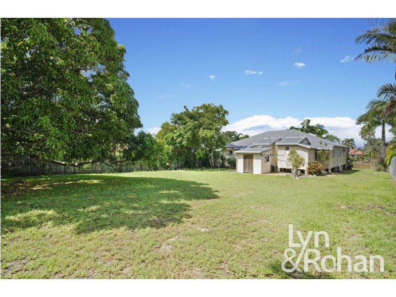 11 Harold Street, West End QLD 4810