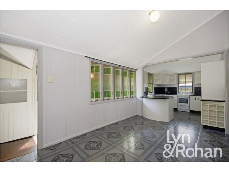 11 Harold Street, West End QLD 4810