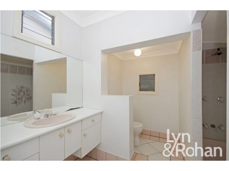 11 Harold Street, West End QLD 4810