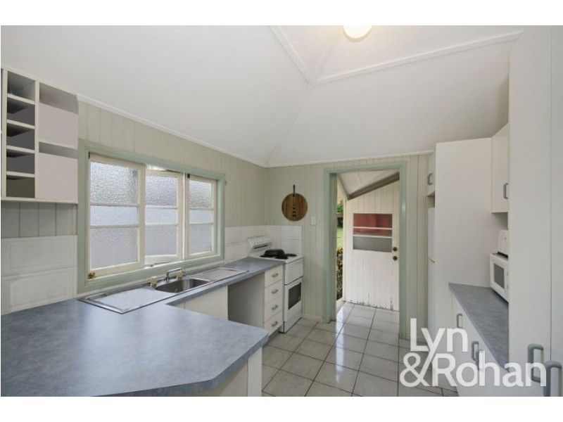 11 Harold Street, West End QLD 4810