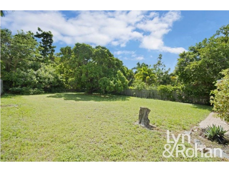 11 Harold Street, West End QLD 4810