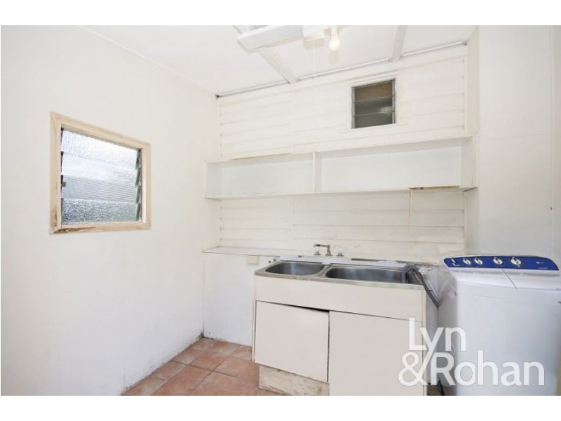 11 Harold Street, West End QLD 4810