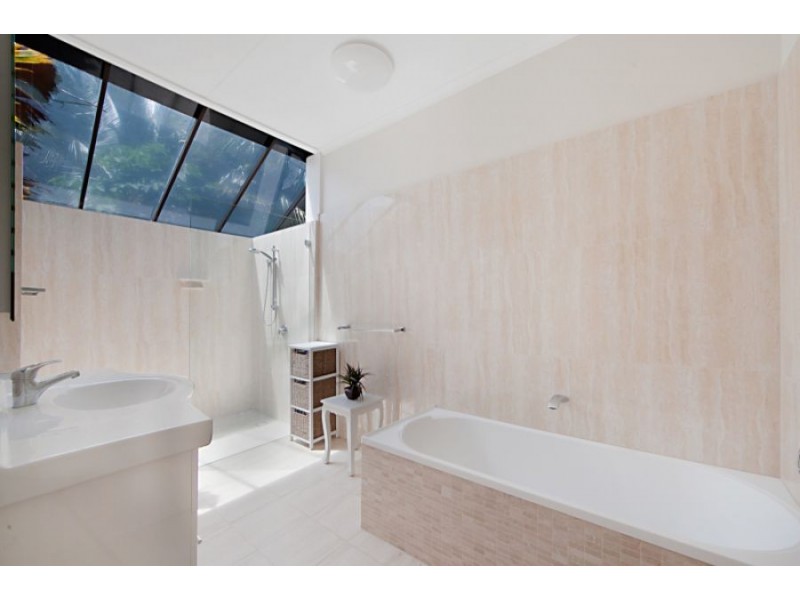 1/221 Kings Road, Pimlico QLD 4812