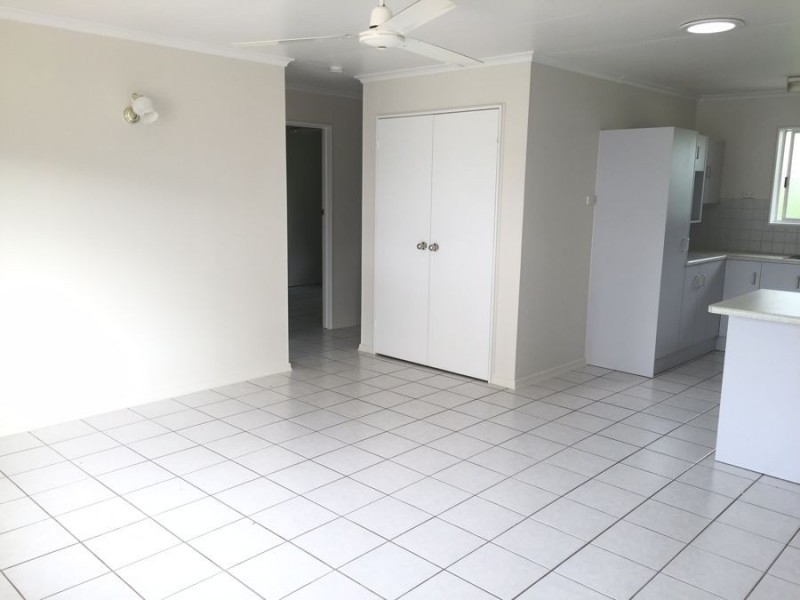 1/30 Fraser Ave, Cranbrook QLD 4814