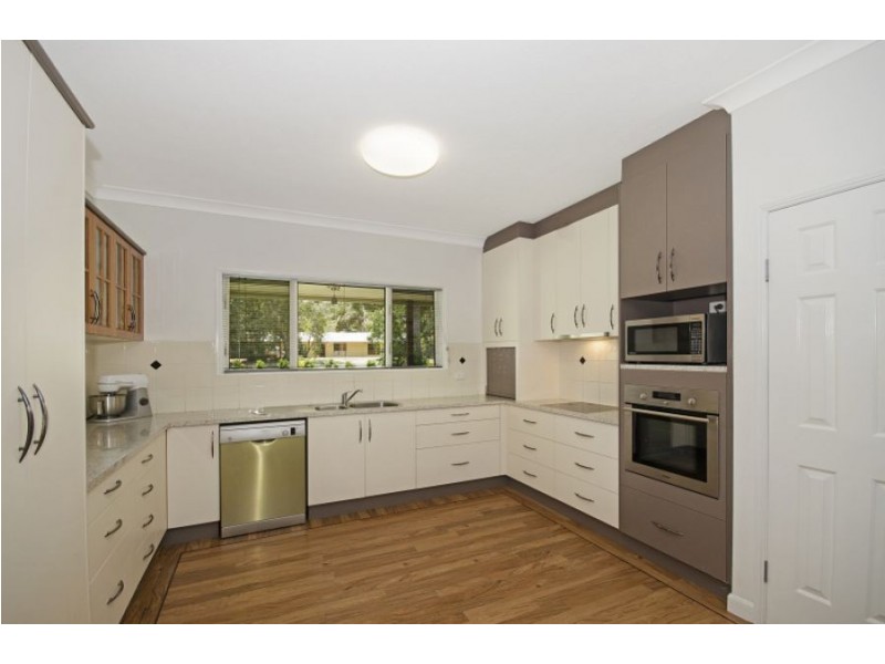 8 Bunya Street, Bushland Beach QLD 4818