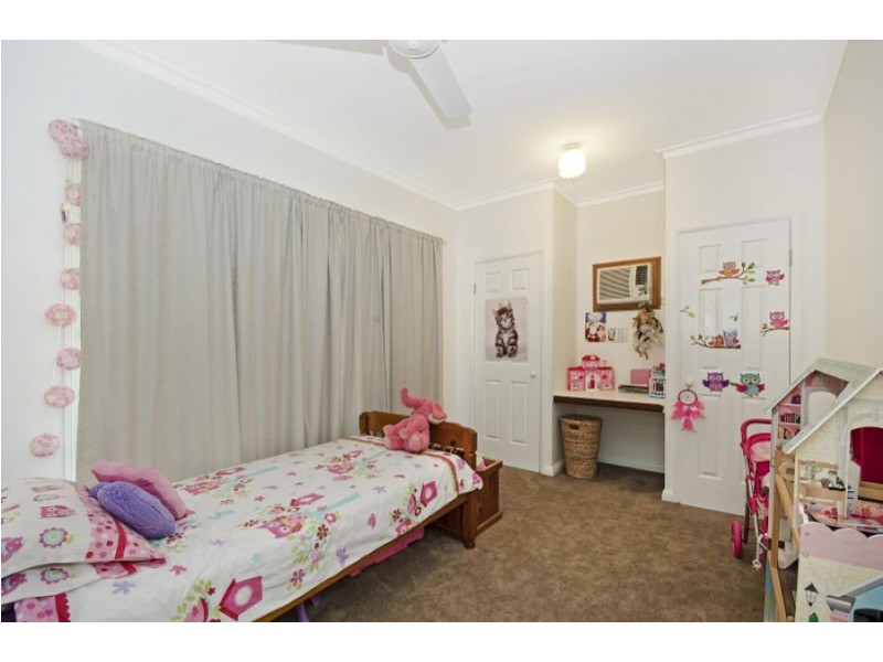 8 Bunya Street, Bushland Beach QLD 4818