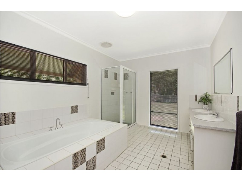 8 Bunya Street, Bushland Beach QLD 4818