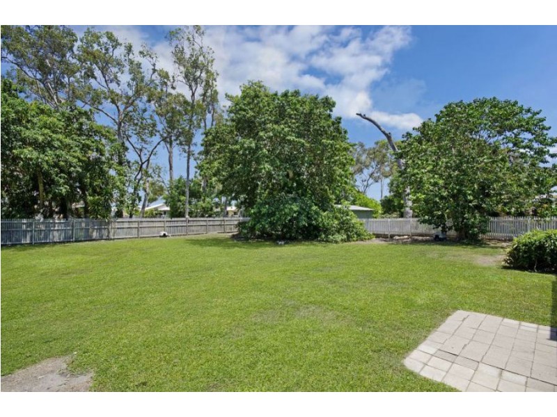 8 Bunya Street, Bushland Beach QLD 4818