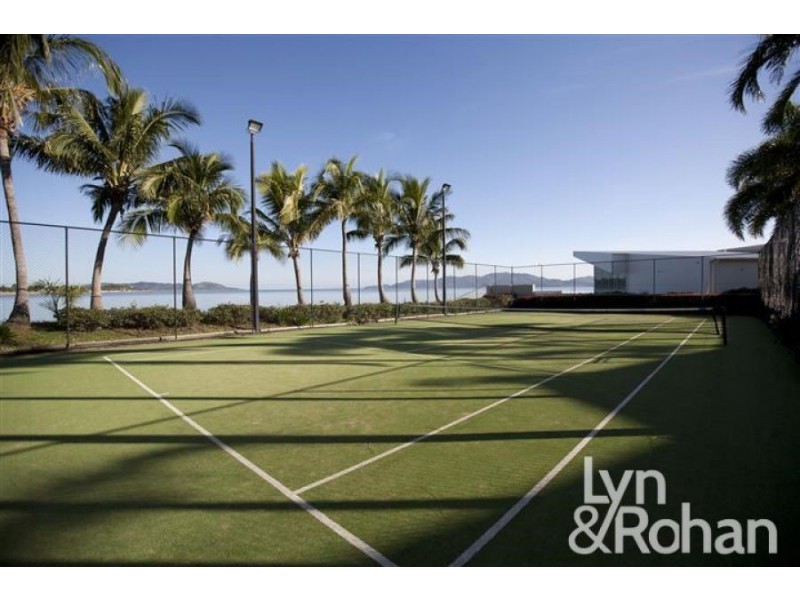 33/7 Mariners Drive, Townsville City QLD 4810