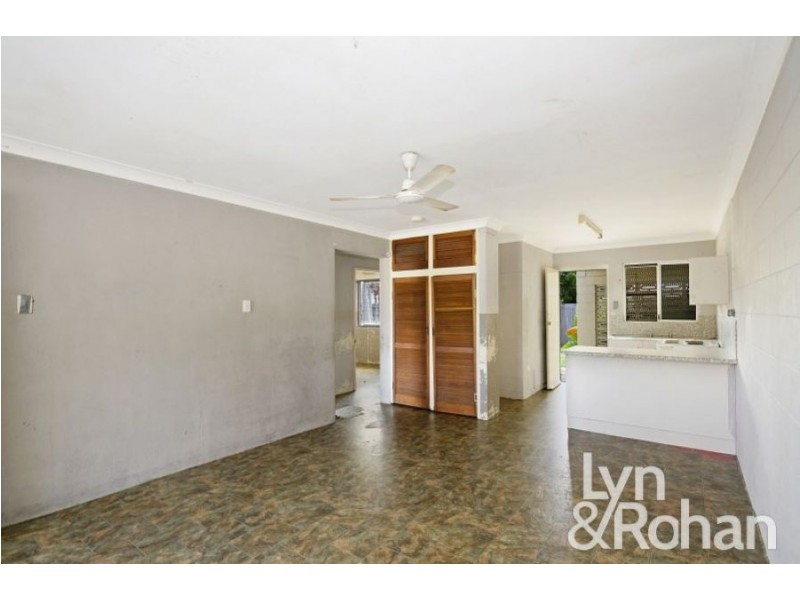 8 Hart Street, Kirwan QLD 4817