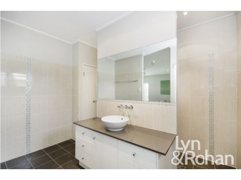 11 Cromwell Court, Mount Louisa QLD 4814