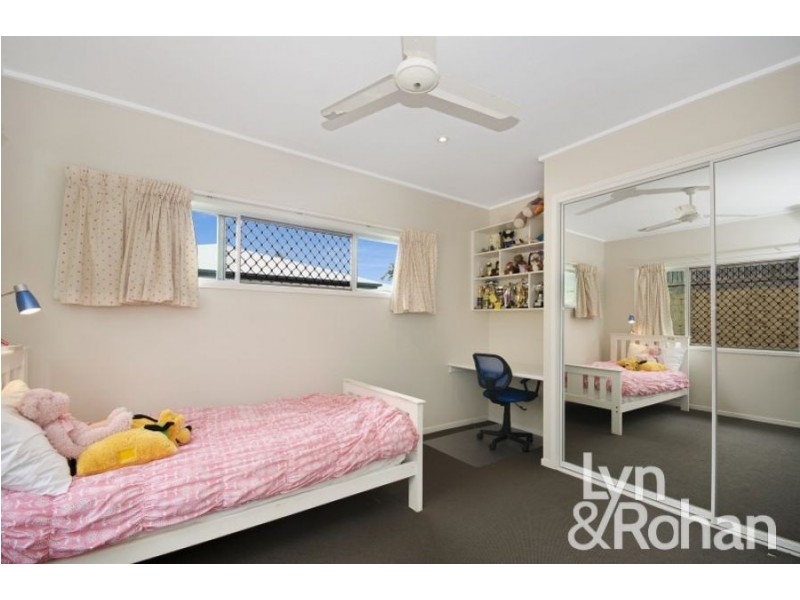 11 Cromwell Court, Mount Louisa QLD 4814