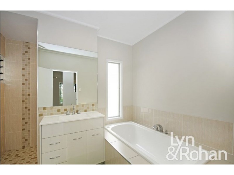 11 Cromwell Court, Mount Louisa QLD 4814