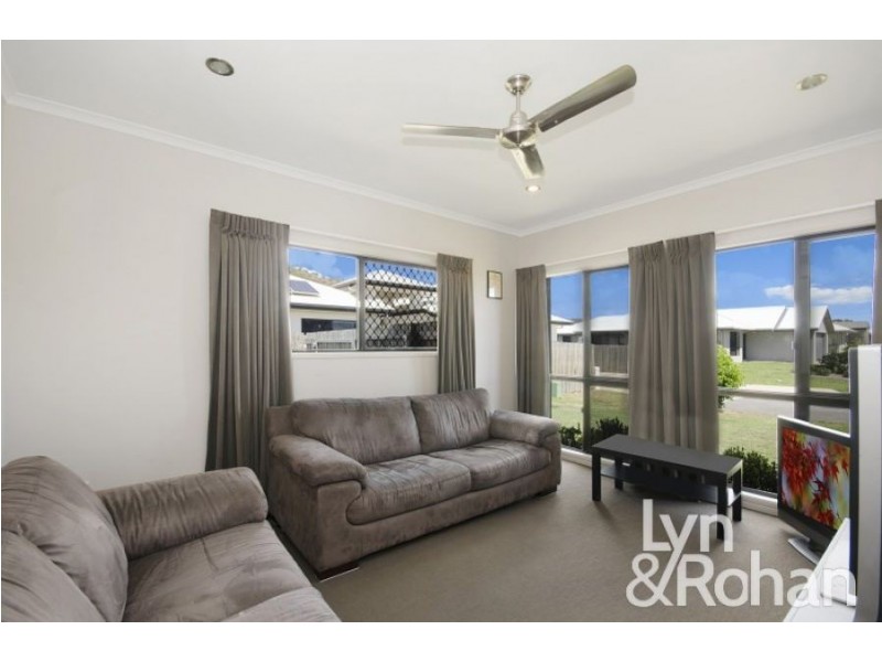 11 Malibu Parade, Mount Louisa QLD 4814