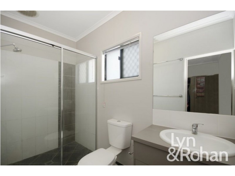 11 Malibu Parade, Mount Louisa QLD 4814