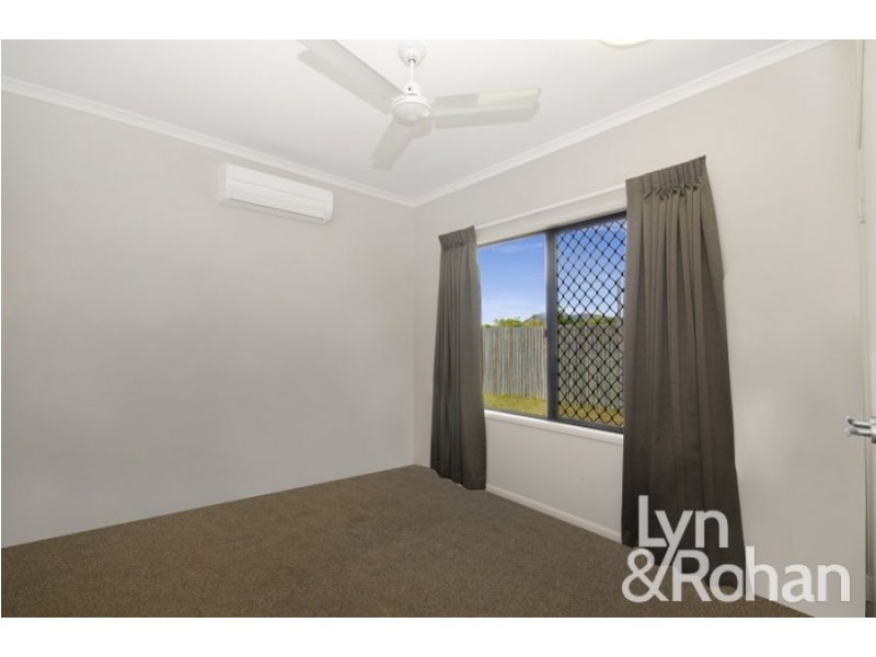 11 Malibu Parade, Mount Louisa QLD 4814