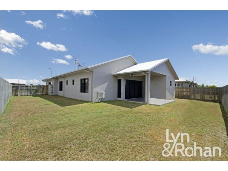 11 Malibu Parade, Mount Louisa QLD 4814