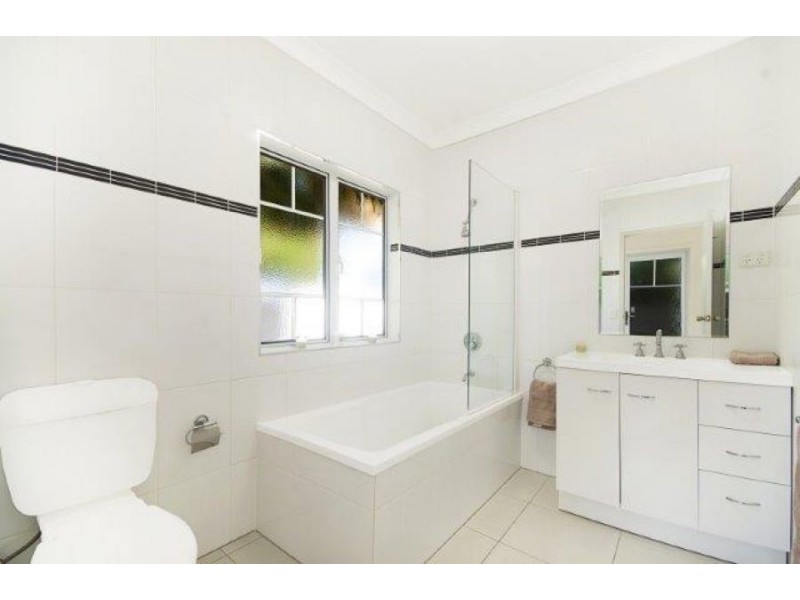 5 Flowers St, Railway Estate QLD 4810