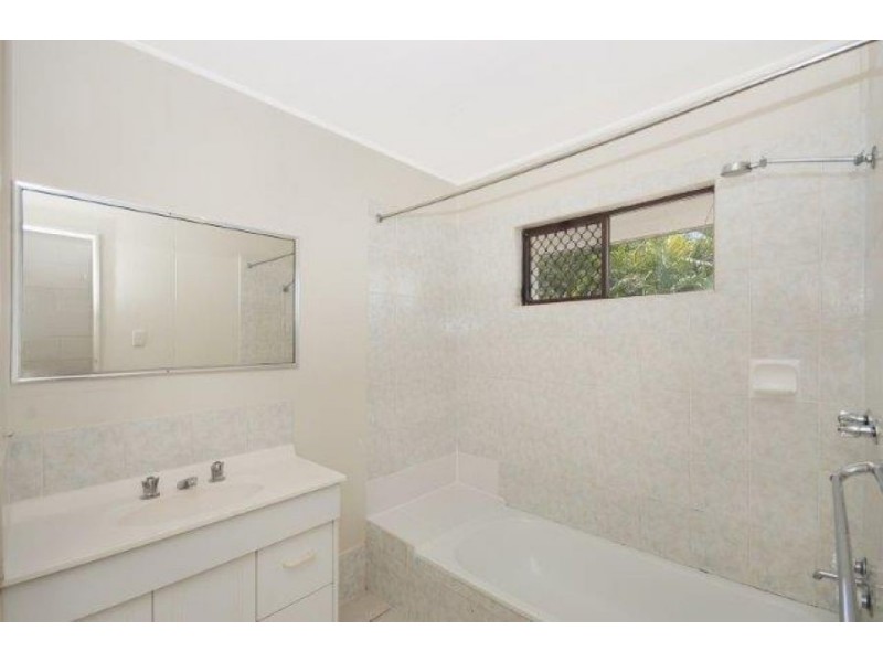 1/5 Plant St, West End QLD 4810