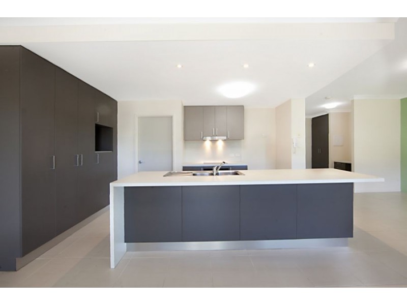 West End QLD 4810