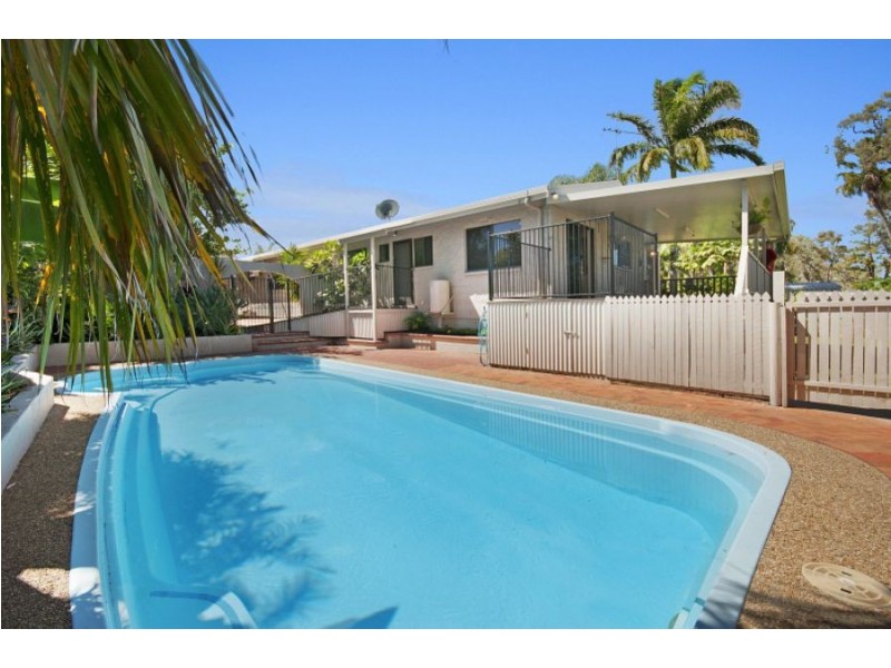 6 Lotus Court, Bushland Beach QLD 4818