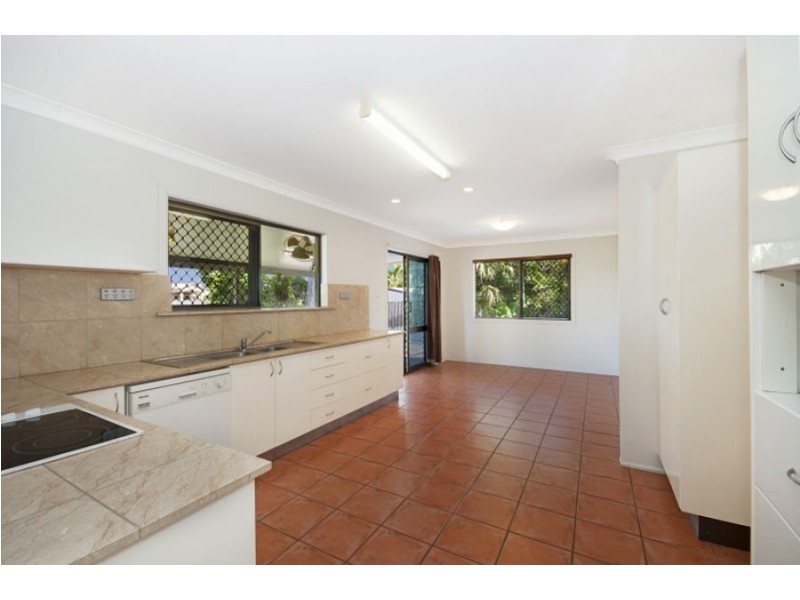 6 Lotus Court, Bushland Beach QLD 4818