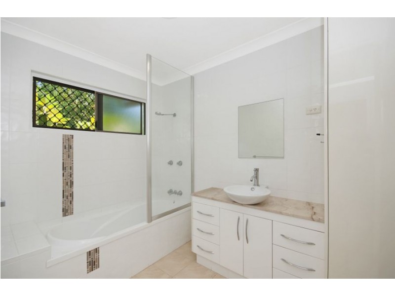 6 Lotus Court, Bushland Beach QLD 4818