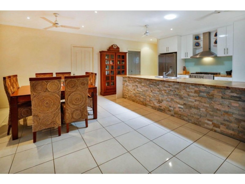 Bushland Beach QLD 4818