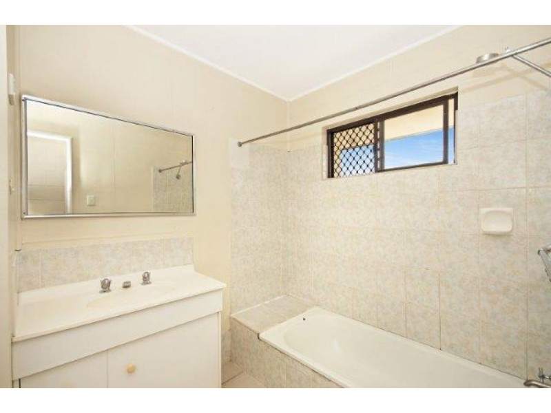 3/5 Plant Street, West End QLD 4810