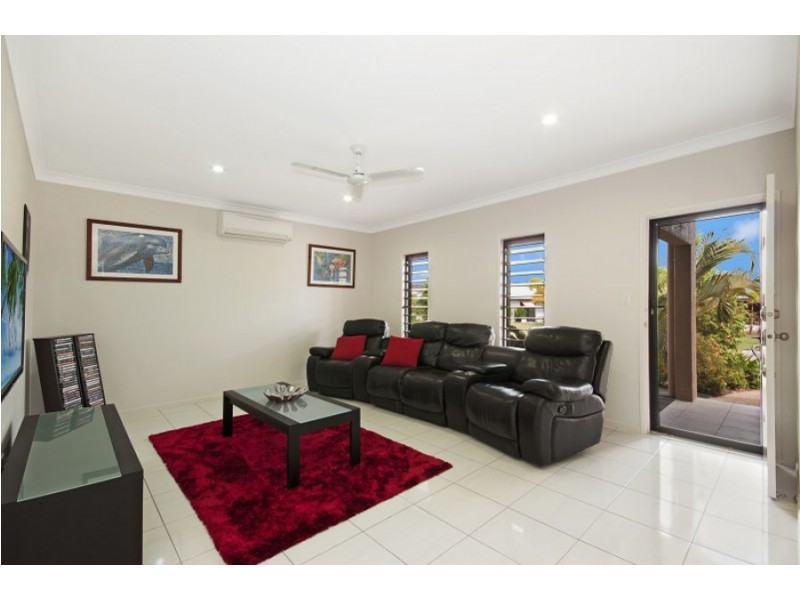 8 Littabella Place, Bushland Beach QLD 4818