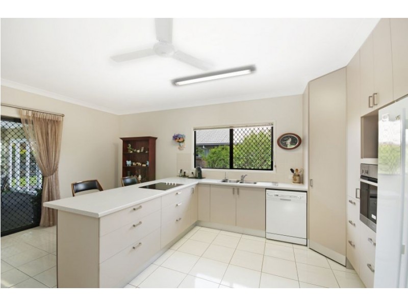 8 Littabella Place, Bushland Beach QLD 4818