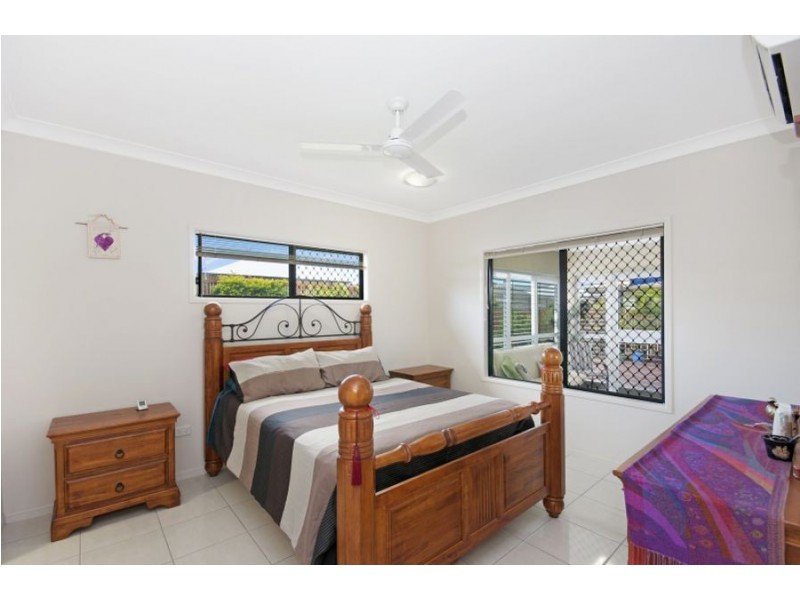 8 Littabella Place, Bushland Beach QLD 4818