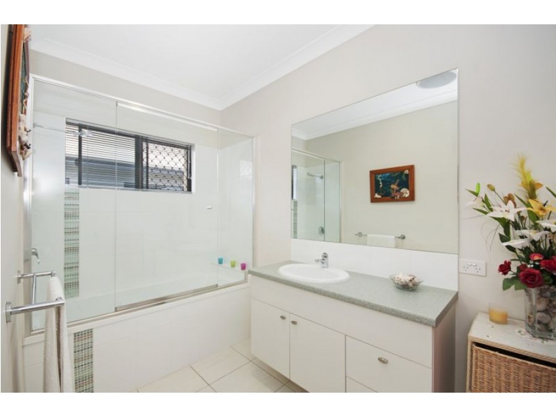 8 Littabella Place, Bushland Beach QLD 4818