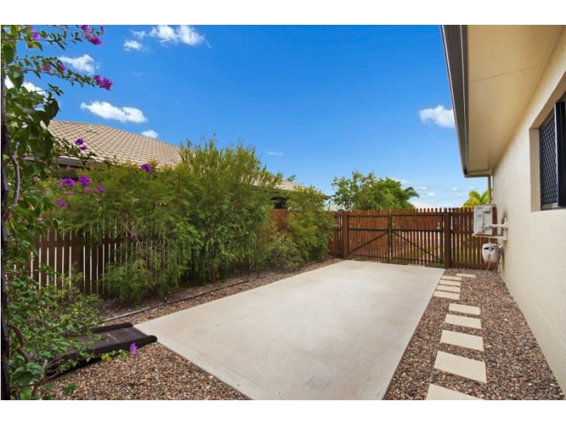 8 Littabella Place, Bushland Beach QLD 4818