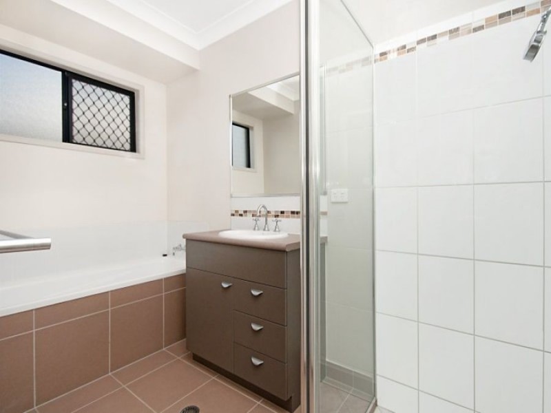 35 Kirrama Way, Bushland Beach QLD 4818