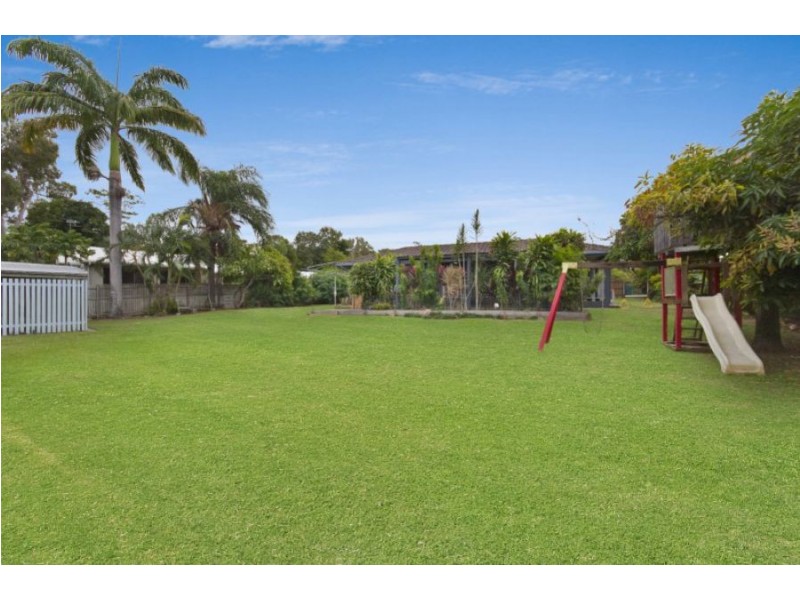 8 Lotus Court, Bushland Beach QLD 4818