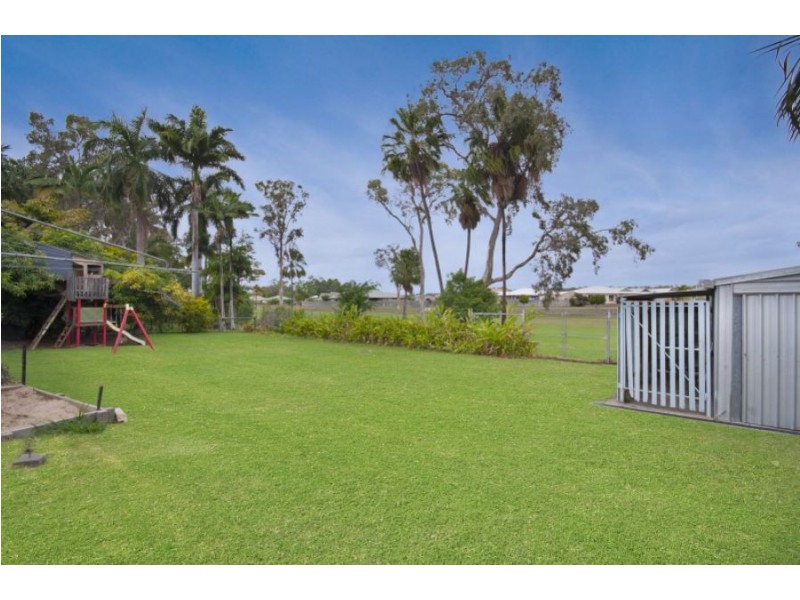 8 Lotus Court, Bushland Beach QLD 4818