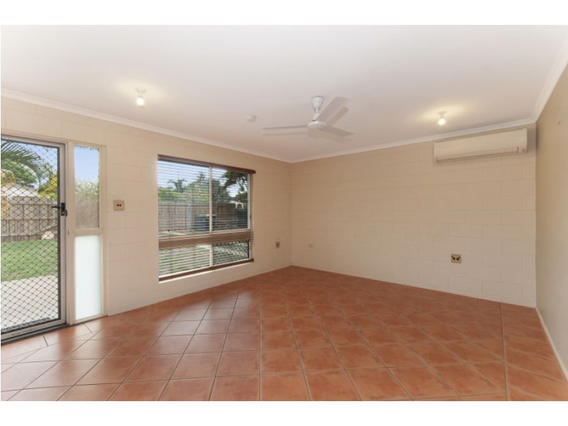 8 Lotus Court, Bushland Beach QLD 4818