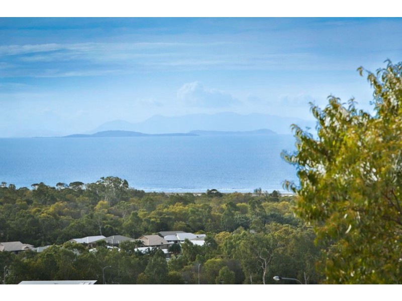 104 Goicoechea Drive, Bushland Beach QLD 4818