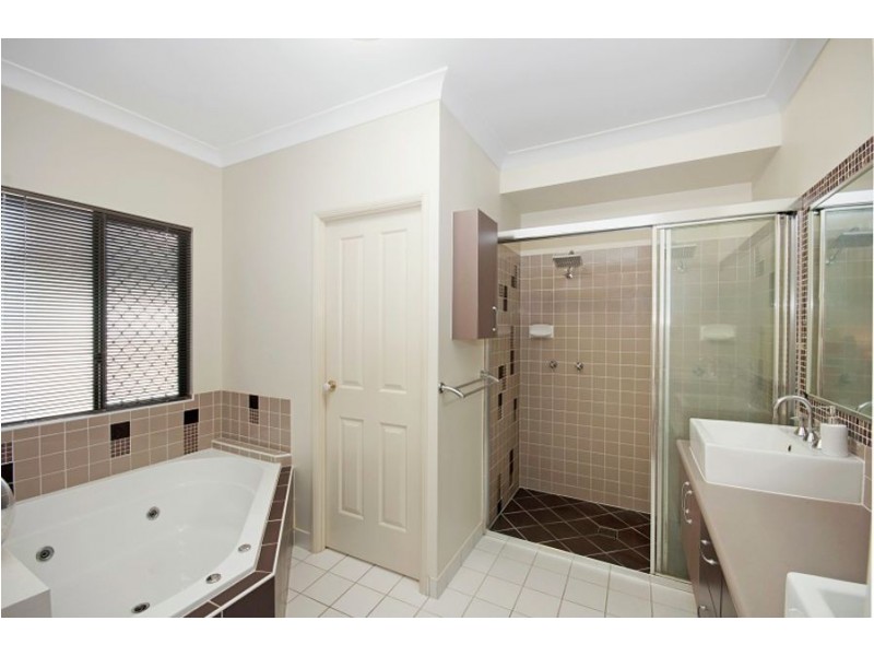 12 Mowbray Court, Mount Low QLD 4818