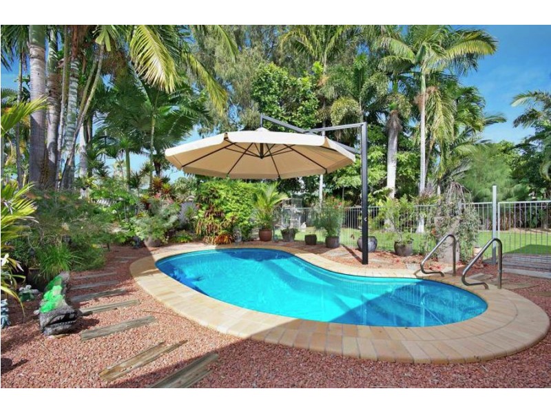 7 Mostyn Crecent, Bushland Beach QLD 4818