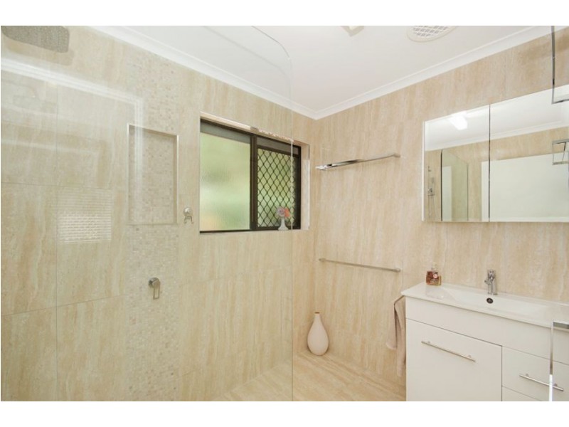 7 Mostyn Crecent, Bushland Beach QLD 4818
